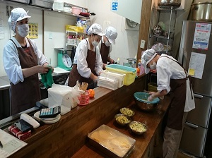 お弁当の製造