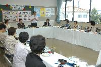 あいさつする片岡市長