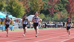 総社北公園陸上競技場での100メートル走
