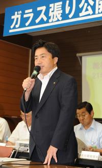 あいさつをする市長