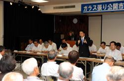 あいさつをする市長