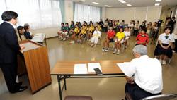 激励する市長