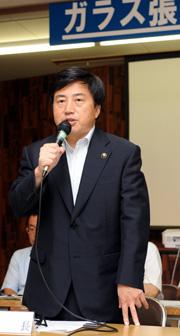あいさつをする市長