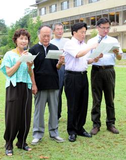 サン直ぼっけえ音頭を歌う市長や100万人目の片岡さん