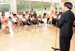 あいさつをする市長