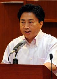提案説明をする市長