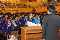 選手宣誓をする選手