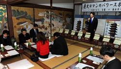 あいさつする市長