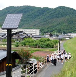 設置した太陽光発電式ＬＥＤ防犯灯