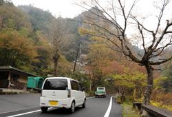 通行する車両