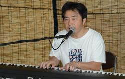 熱唱する市長