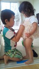 最優秀賞「ボタンとめてっ」