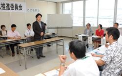 あいさつする市長