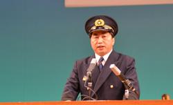 あいさつする市長