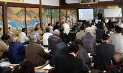 客殿で開かれた講演会