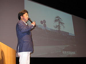 講義する市長