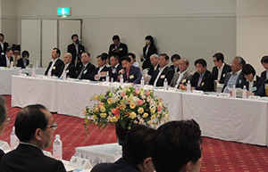 発言する市長