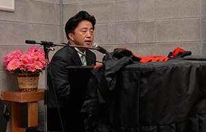 熱唱する市長