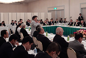 発言する市長