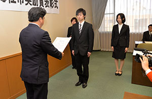 表彰状の授与