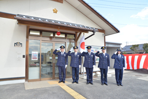 鬼ノ城交番で勤務する職員