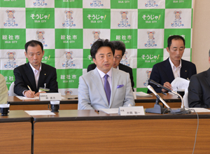 記者会見