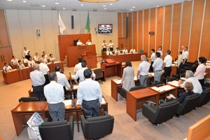 閉会