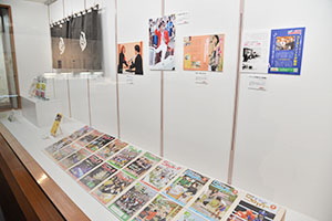 過去１０年の広報紙が並ぶ