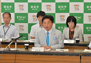 記者会見