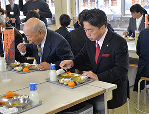試食