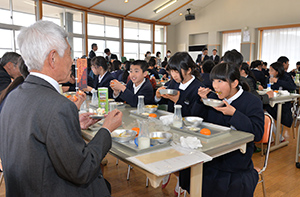 試食