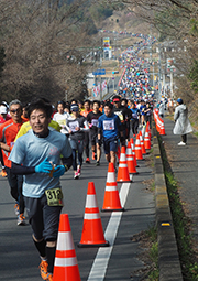 吉備路に長蛇のランナー