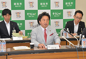 記者会見
