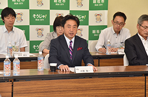 記者会見