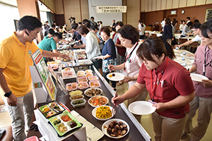 試食