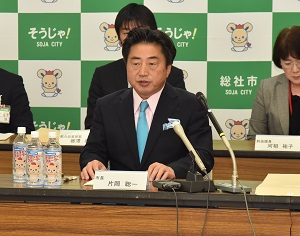 記者会見