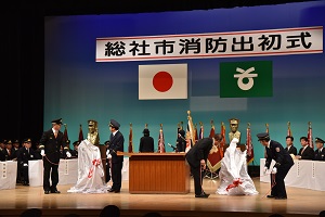 胸像の披露