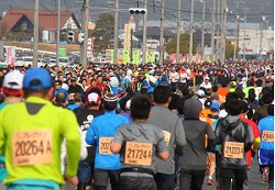 完走めざして21000超えのランナー