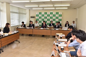 記者会見