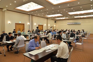 会場