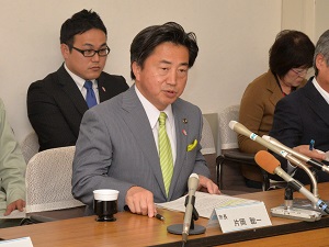 記者会見