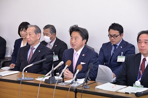 記者会見