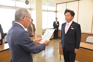 当選証書授与