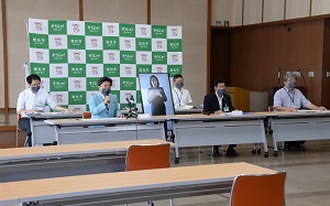 緊急記者会見