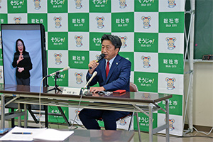 緊急記者会見