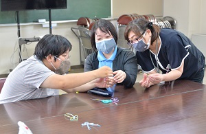 障がい者と明治安田生命がシトラスリボンを作成