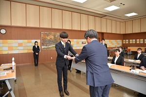 くらしき作陽大学インターンシップ生修了証授与