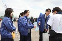 高校生がＰＲしている様子
