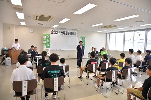 あいさつをする市長