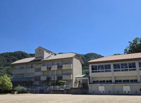維新小学校 校舎・体育館